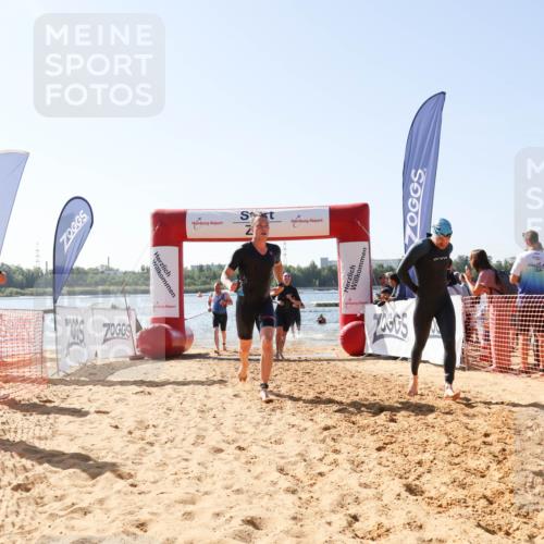 01.09.2024 - 17. Tribühne Triathlon Luisa Fischer http://msf.ph/oto/6896083 01.09.2024 11:20:05 Schwimmen 490, 519, 555, 559, 561 meine-sportfotos.de
