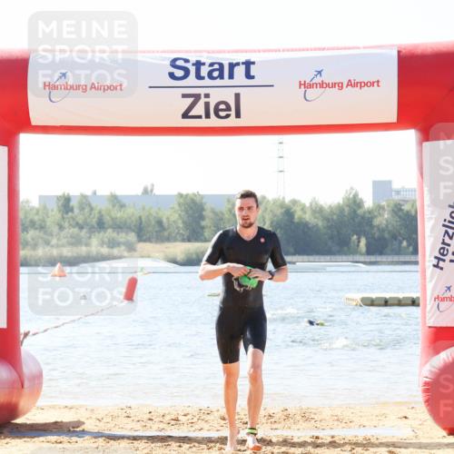 01.09.2024 - 17. Tribühne Triathlon Luisa Fischer http://msf.ph/oto/6896139 01.09.2024 11:20:28 Schwimmen 477, 499 meine-sportfotos.de