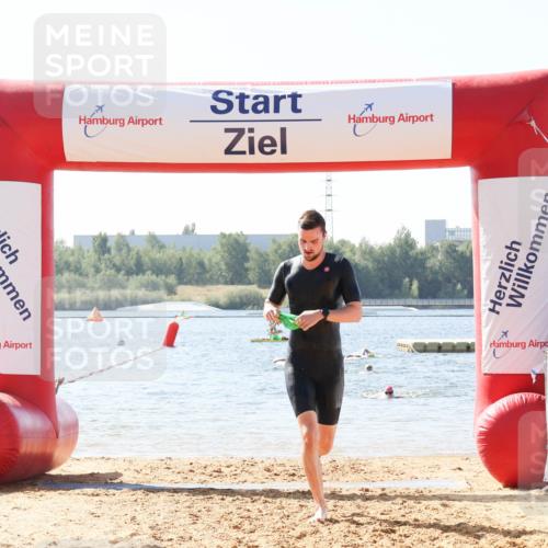 01.09.2024 - 17. Tribühne Triathlon Luisa Fischer http://msf.ph/oto/6896142 01.09.2024 11:20:29 Schwimmen 477, 499 meine-sportfotos.de