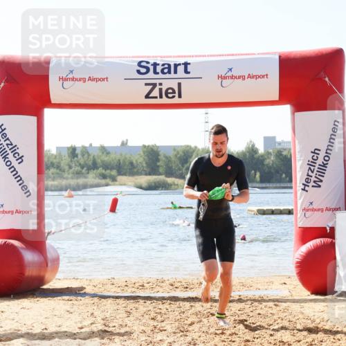 01.09.2024 - 17. Tribühne Triathlon Luisa Fischer http://msf.ph/oto/6896144 01.09.2024 11:20:29 Schwimmen 477, 499 meine-sportfotos.de