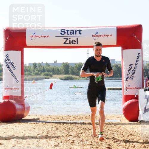 01.09.2024 - 17. Tribühne Triathlon Luisa Fischer http://msf.ph/oto/6896146 01.09.2024 11:20:29 Schwimmen 477, 499 meine-sportfotos.de