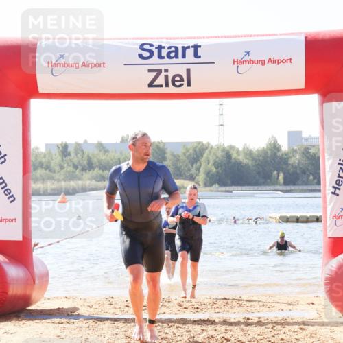 01.09.2024 - 17. Tribühne Triathlon Luisa Fischer http://msf.ph/oto/6896198 01.09.2024 11:21:02 Schwimmen 479, 487, 560 meine-sportfotos.de