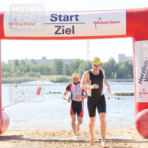 01.09.2024 - 17. Tribühne Triathlon Luisa Fischer http://msf.ph/oto/6896242 01.09.2024 11:21:16 Schwimmen 531, 532 meine-sportfotos.de