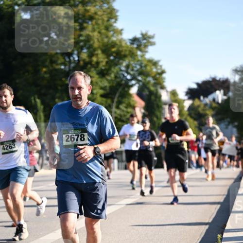 01.09.2024 - BARMER Alsterlauf Dr. Thomas Lammeyer http://msf.ph/oto/6896243 01.09.2024 09:34:18 Laufen 4263, 35, 2678 meine-sportfotos.de