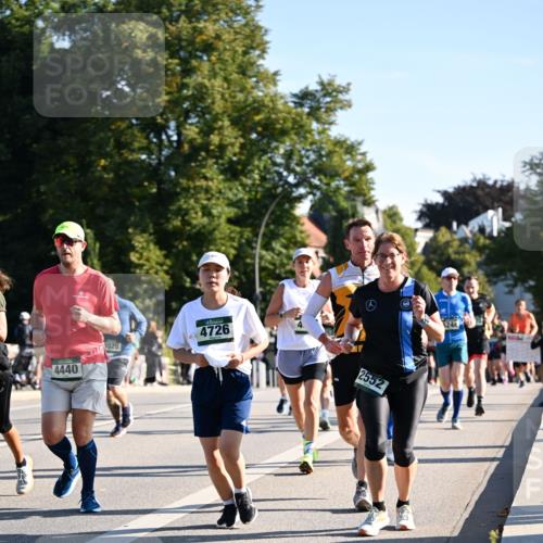01.09.2024 - BARMER Alsterlauf Dr. Thomas Lammeyer http://msf.ph/oto/6896340 01.09.2024 09:34:27 Laufen 4726, 4440, 2552, 244 meine-sportfotos.de