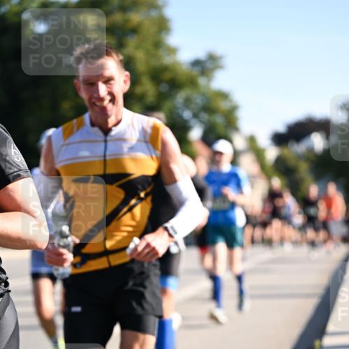 01.09.2024 - BARMER Alsterlauf Dr. Thomas Lammeyer http://msf.ph/oto/6896366 01.09.2024 09:34:30 Laufen 2 meine-sportfotos.de