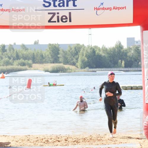 01.09.2024 - 17. Tribühne Triathlon Luisa Fischer http://msf.ph/oto/6896384 01.09.2024 11:22:40 Schwimmen 506, 521 meine-sportfotos.de