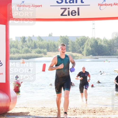 01.09.2024 - 17. Tribühne Triathlon Luisa Fischer http://msf.ph/oto/6896497 01.09.2024 11:23:47 Schwimmen 447, 514, 526, 543, 550 meine-sportfotos.de