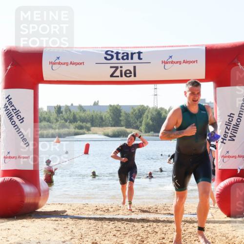 01.09.2024 - 17. Tribühne Triathlon Luisa Fischer http://msf.ph/oto/6896509 01.09.2024 11:23:49 Schwimmen 447, 514, 526, 543 meine-sportfotos.de
