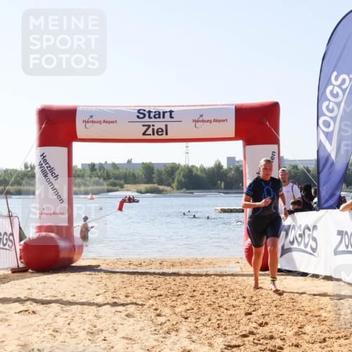 01.09.2024 - 17. Tribühne Triathlon Luisa Fischer http://msf.ph/oto/6896617 01.09.2024 11:24:16 Schwimmen 451, 534 meine-sportfotos.de