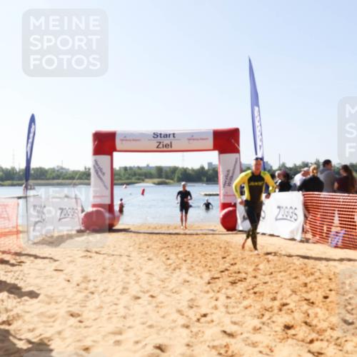 01.09.2024 - 17. Tribühne Triathlon Luisa Fischer http://msf.ph/oto/6896642 01.09.2024 11:24:45 Schwimmen 515, 527 meine-sportfotos.de