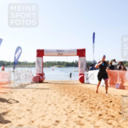 01.09.2024 - 17. Tribühne Triathlon Luisa Fischer http://msf.ph/oto/6896710 01.09.2024 11:25:16 Schwimmen 496, 546 meine-sportfotos.de