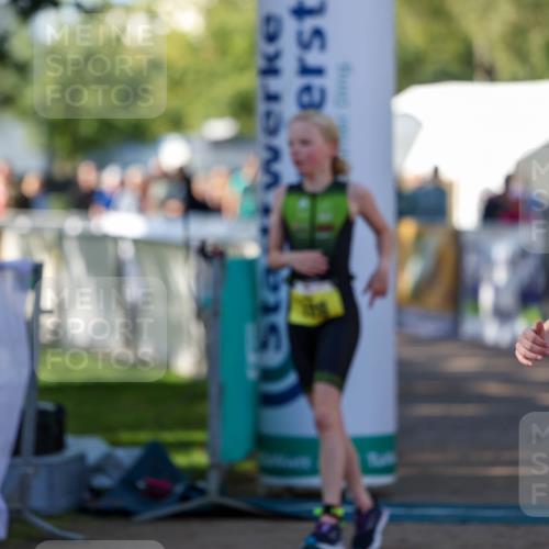 01.09.2024 - 17. Tribühne Triathlon Michael Strokosch http://msf.ph/oto/6896866 01.09.2024 09:50:11 Ziel 70, 113, 128 meine-sportfotos.de