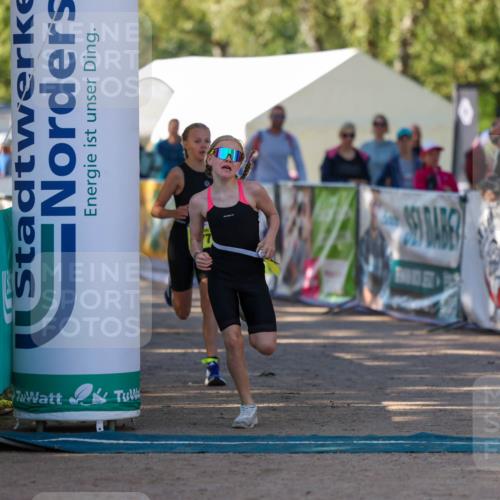 01.09.2024 - 17. Tribühne Triathlon Michael Strokosch http://msf.ph/oto/6896871 01.09.2024 09:50:17 Ziel 77, 104, 113 meine-sportfotos.de