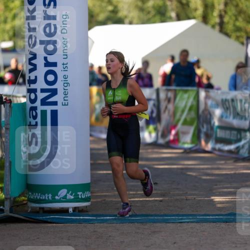 01.09.2024 - 17. Tribühne Triathlon Michael Strokosch http://msf.ph/oto/6896934 01.09.2024 09:50:24 Ziel 104 meine-sportfotos.de