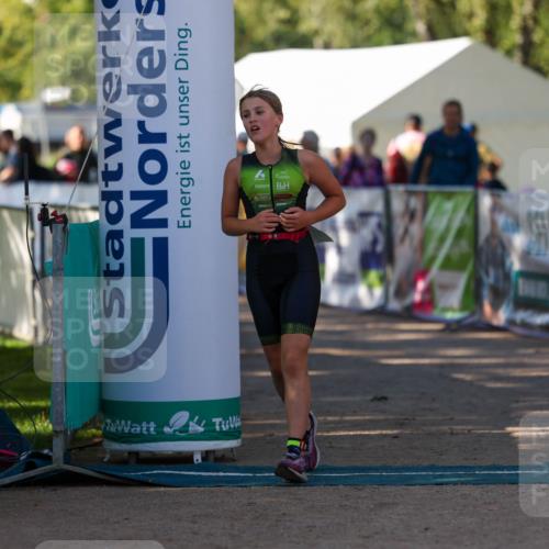 01.09.2024 - 17. Tribühne Triathlon Michael Strokosch http://msf.ph/oto/6896938 01.09.2024 09:50:24 Ziel 104 meine-sportfotos.de