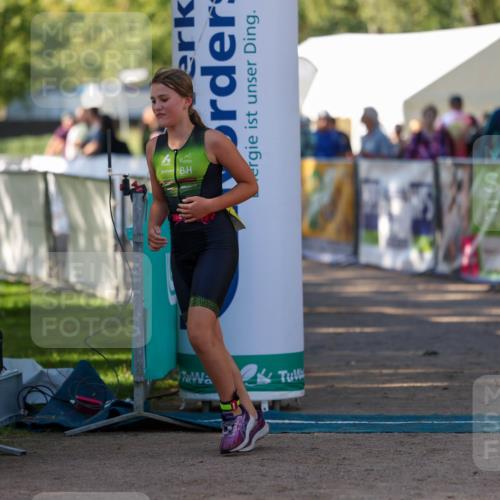 01.09.2024 - 17. Tribühne Triathlon Michael Strokosch http://msf.ph/oto/6896948 01.09.2024 09:50:25 Ziel 104 meine-sportfotos.de