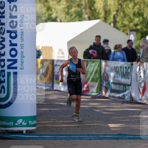 01.09.2024 - 17. Tribühne Triathlon Michael Strokosch http://msf.ph/oto/6896957 01.09.2024 09:50:37 Ziel 100 meine-sportfotos.de