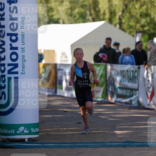 01.09.2024 - 17. Tribühne Triathlon Michael Strokosch http://msf.ph/oto/6896962 01.09.2024 09:50:38 Ziel 63, 78, 79, 100 meine-sportfotos.de