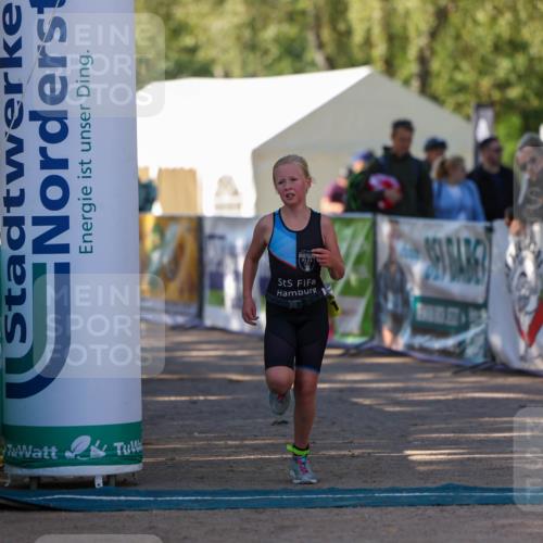 01.09.2024 - 17. Tribühne Triathlon Michael Strokosch http://msf.ph/oto/6896968 01.09.2024 09:50:38 Ziel 63, 78, 79, 100 meine-sportfotos.de