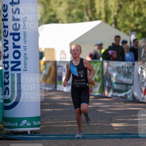 01.09.2024 - 17. Tribühne Triathlon Michael Strokosch http://msf.ph/oto/6896972 01.09.2024 09:50:38 Ziel 63, 78, 79, 100 meine-sportfotos.de