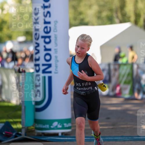 01.09.2024 - 17. Tribühne Triathlon Michael Strokosch http://msf.ph/oto/6896990 01.09.2024 09:50:40 Ziel 63, 78, 79, 100 meine-sportfotos.de