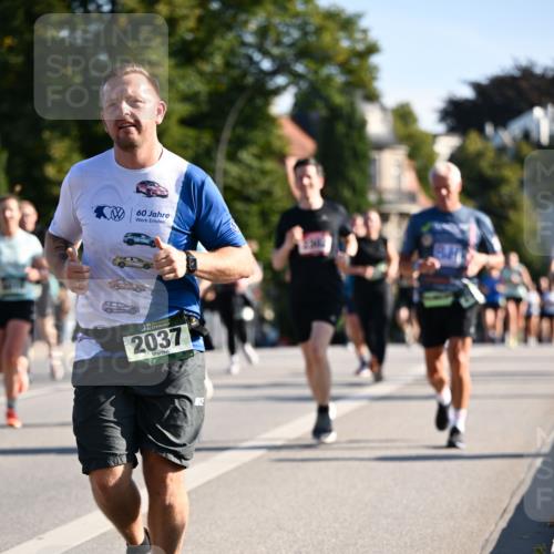 01.09.2024 - BARMER Alsterlauf Dr. Thomas Lammeyer http://msf.ph/oto/6897070 01.09.2024 09:35:24 Laufen 60, 35, 2037 meine-sportfotos.de