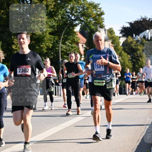 01.09.2024 - BARMER Alsterlauf Dr. Thomas Lammeyer http://msf.ph/oto/6897098 01.09.2024 09:35:26 Laufen 2302, 1572, 211, 272, 29, 2562 meine-sportfotos.de
