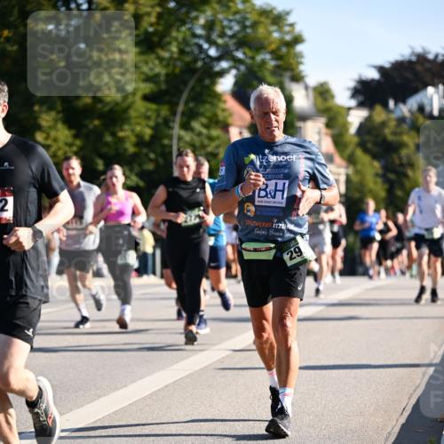 01.09.2024 - BARMER Alsterlauf Dr. Thomas Lammeyer http://msf.ph/oto/6897110 01.09.2024 09:35:26 Laufen 2, 29 meine-sportfotos.de