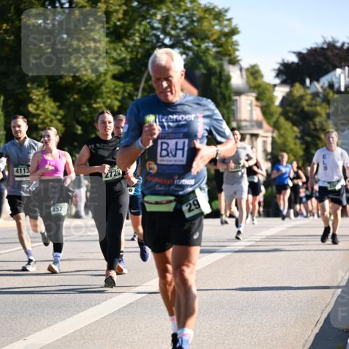 01.09.2024 - BARMER Alsterlauf Dr. Thomas Lammeyer http://msf.ph/oto/6897118 01.09.2024 09:35:27 Laufen 4113, 411, 457, 2729, 6, 29 meine-sportfotos.de