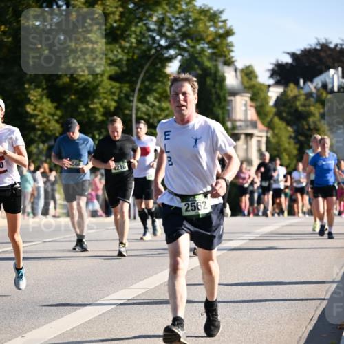 01.09.2024 - BARMER Alsterlauf Dr. Thomas Lammeyer http://msf.ph/oto/6897193 01.09.2024 09:35:31 Laufen 4218, 2562 meine-sportfotos.de