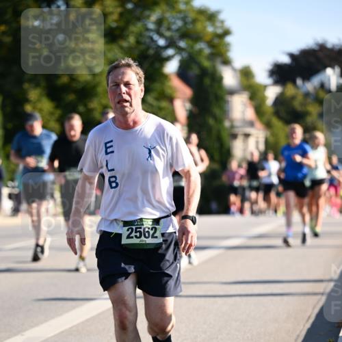 01.09.2024 - BARMER Alsterlauf Dr. Thomas Lammeyer http://msf.ph/oto/6897206 01.09.2024 09:35:32 Laufen 2562 meine-sportfotos.de