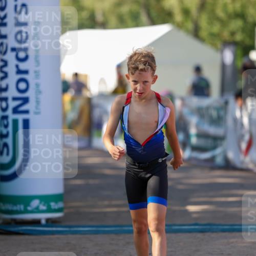 01.09.2024 - 17. Tribühne Triathlon Michael Strokosch http://msf.ph/oto/6897212 01.09.2024 09:51:00 Ziel 81, 87 meine-sportfotos.de