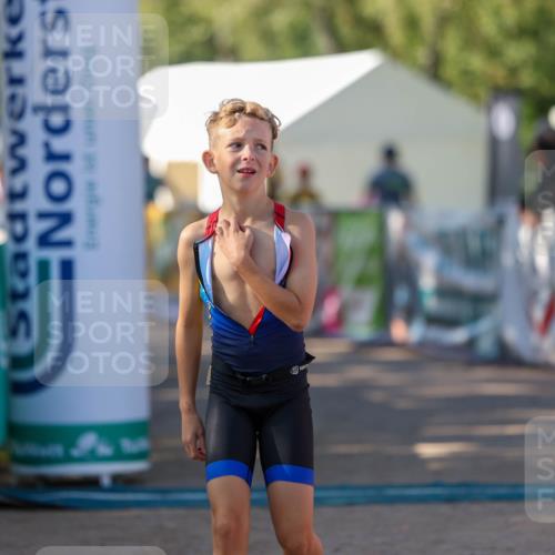 01.09.2024 - 17. Tribühne Triathlon Michael Strokosch http://msf.ph/oto/6897218 01.09.2024 09:51:01 Ziel 87 meine-sportfotos.de