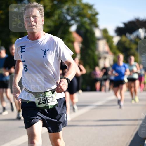 01.09.2024 - BARMER Alsterlauf Dr. Thomas Lammeyer http://msf.ph/oto/6897223 01.09.2024 09:35:32 Laufen 2562 meine-sportfotos.de