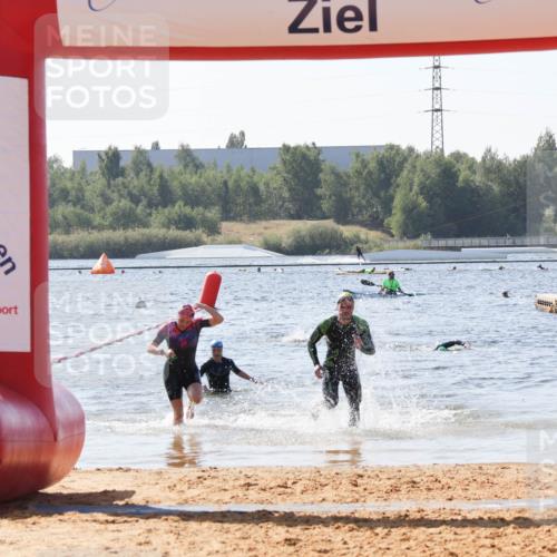 01.09.2024 - 17. Tribühne Triathlon Luisa Fischer http://msf.ph/oto/6897227 01.09.2024 11:40:11 Schwimmen 646, 712 meine-sportfotos.de