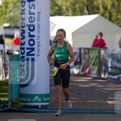 01.09.2024 - 17. Tribühne Triathlon Michael Strokosch http://msf.ph/oto/6897261 01.09.2024 09:51:30 Ziel 124 meine-sportfotos.de