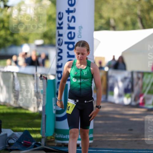 01.09.2024 - 17. Tribühne Triathlon Michael Strokosch http://msf.ph/oto/6897280 01.09.2024 09:51:32 Ziel 124 meine-sportfotos.de