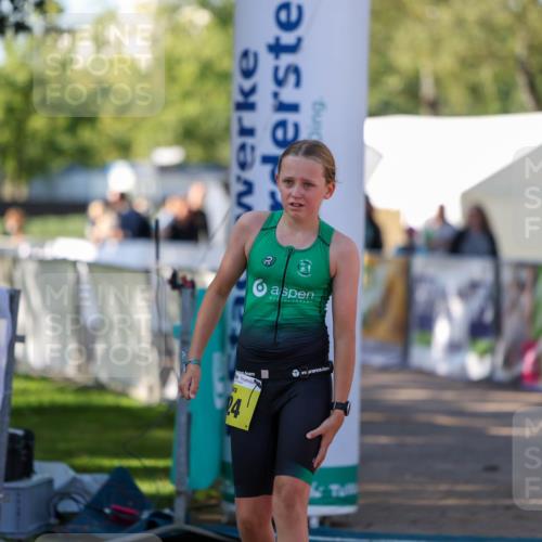 01.09.2024 - 17. Tribühne Triathlon Michael Strokosch http://msf.ph/oto/6897292 01.09.2024 09:51:32 Ziel 124 meine-sportfotos.de