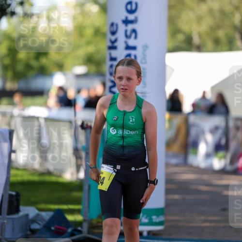 01.09.2024 - 17. Tribühne Triathlon Michael Strokosch http://msf.ph/oto/6897298 01.09.2024 09:51:33 Ziel 124 meine-sportfotos.de