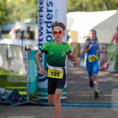 01.09.2024 - 17. Tribühne Triathlon Michael Strokosch http://msf.ph/oto/6897321 01.09.2024 09:51:43 Ziel 96, 112, 125 meine-sportfotos.de