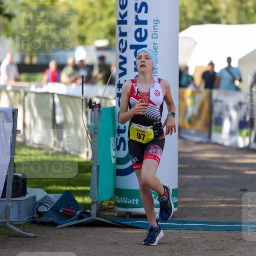 01.09.2024 - 17. Tribühne Triathlon Michael Strokosch http://msf.ph/oto/6897353 01.09.2024 09:51:53 Ziel 97 meine-sportfotos.de