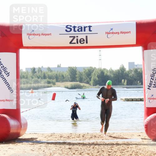 01.09.2024 - 17. Tribühne Triathlon Luisa Fischer http://msf.ph/oto/6897355 01.09.2024 11:40:34 Schwimmen 629, 666 meine-sportfotos.de