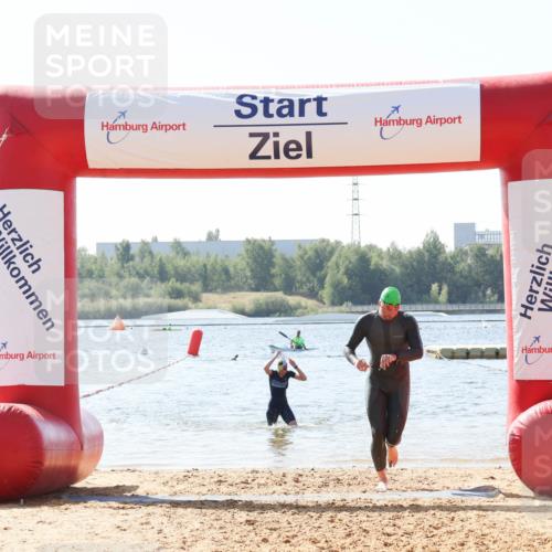 01.09.2024 - 17. Tribühne Triathlon Luisa Fischer http://msf.ph/oto/6897358 01.09.2024 11:40:34 Schwimmen 629, 666 meine-sportfotos.de