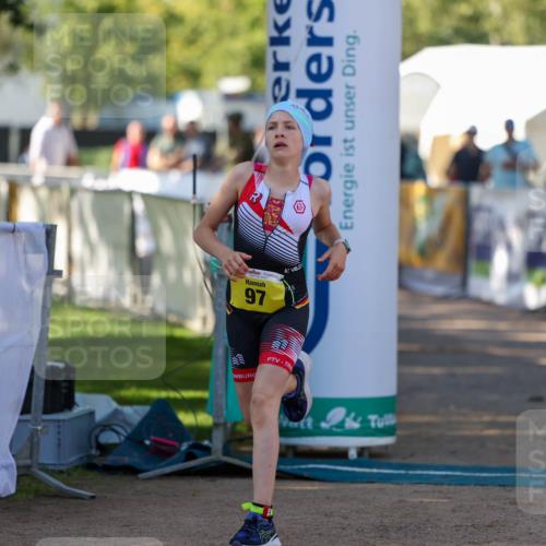 01.09.2024 - 17. Tribühne Triathlon Michael Strokosch http://msf.ph/oto/6897360 01.09.2024 09:51:53 Ziel 97 meine-sportfotos.de
