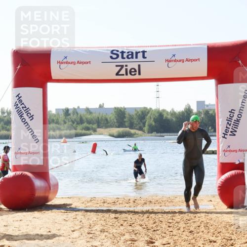 01.09.2024 - 17. Tribühne Triathlon Luisa Fischer http://msf.ph/oto/6897369 01.09.2024 11:40:35 Schwimmen 629, 666 meine-sportfotos.de
