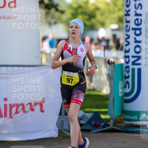 01.09.2024 - 17. Tribühne Triathlon Michael Strokosch http://msf.ph/oto/6897372 01.09.2024 09:51:54 Ziel 97 meine-sportfotos.de