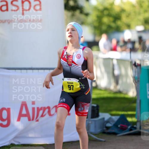 01.09.2024 - 17. Tribühne Triathlon Michael Strokosch http://msf.ph/oto/6897376 01.09.2024 09:51:54 Ziel 97 meine-sportfotos.de