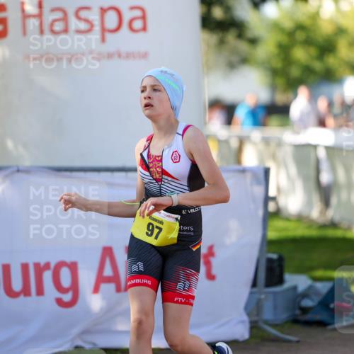 01.09.2024 - 17. Tribühne Triathlon Michael Strokosch http://msf.ph/oto/6897379 01.09.2024 09:51:54 Ziel 97 meine-sportfotos.de