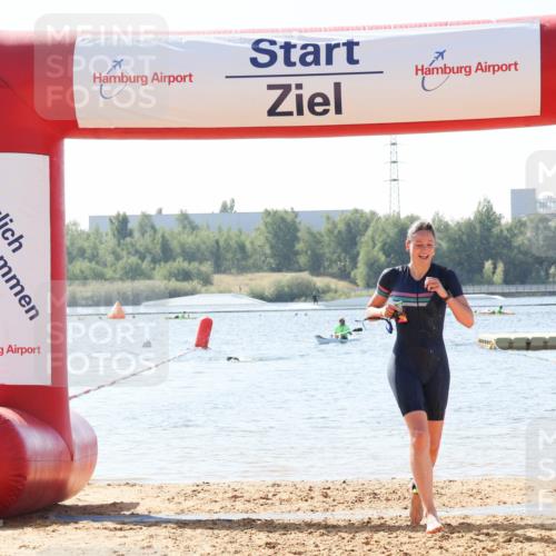 01.09.2024 - 17. Tribühne Triathlon Luisa Fischer http://msf.ph/oto/6897387 01.09.2024 11:40:43 Schwimmen 629, 666 meine-sportfotos.de